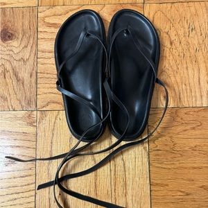 Porte & Paire black strappy Sandals. Size 40 - US 9